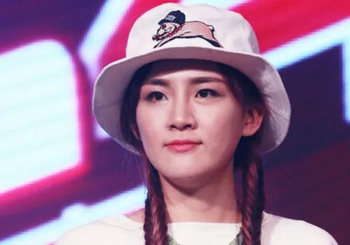 陈梓童背景很硬后台惊人 个人资料曝光父亲军衔