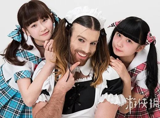 美哭,大叔扮美少女走红 网友:放开那两个超萌美少女