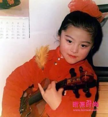 范冰冰家族照曝光:个个相貌出众最美竟是她(图)