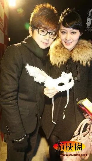 深圳16岁顶级富二代：女友无数 玩三国杀爱COS