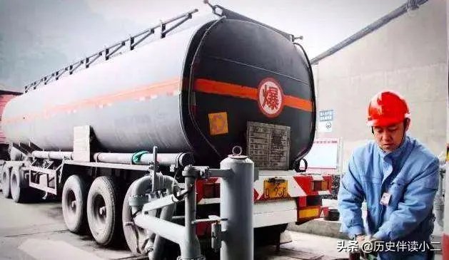 台州大溪高速公路口油罐车大爆炸，油罐车公司负法律责任吗？