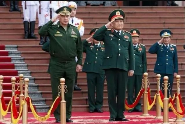 越南金兰湾在什么位置，是个港口吗？