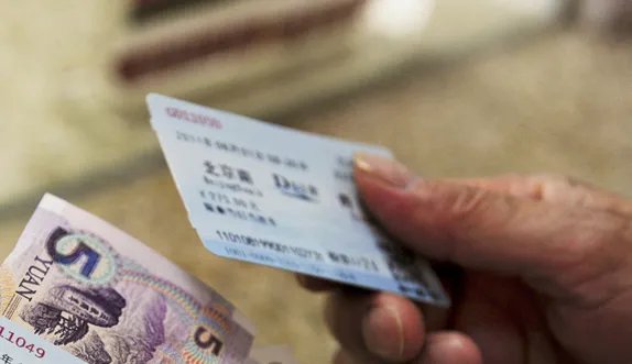 携女友逃票40次是什么情况 男子是如何带着女友逃票成功的