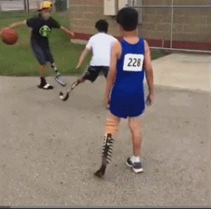 妹子被水枪射得浑身湿透 动图小姐姐跃跃欲试骑大马