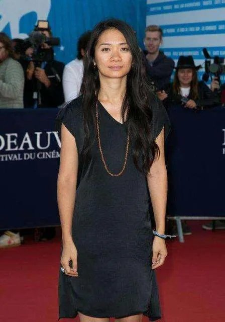 赵婷获金球奖最佳导演,她有哪些出彩的能力?