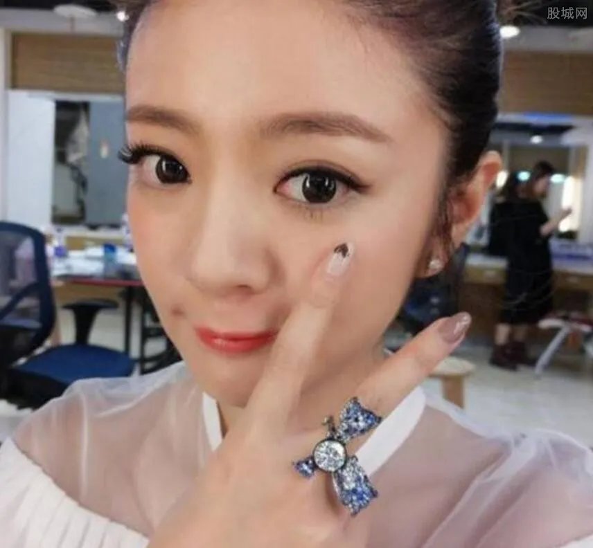 安以轩什么时候结婚 公然示爱疑好事将近