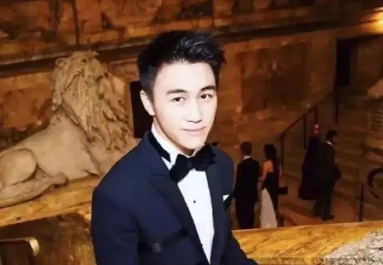 何猷君更改微博认证是怎么回事?