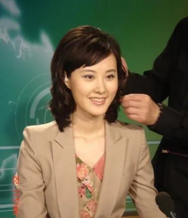 央视主持凸点门事件主角竟然是她    秦方老公到底是谁