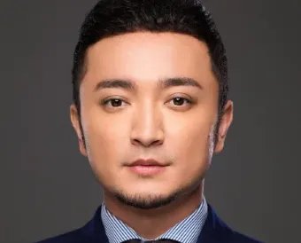 央视主持人尼格买提被传婚姻走到头,被妻子取关微博,双方无互动,咋回事?