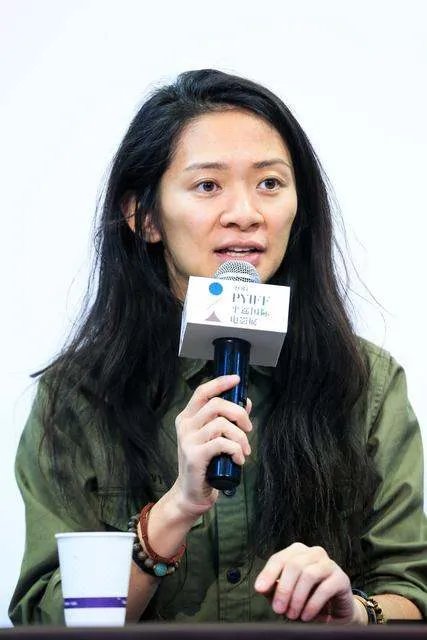 赵婷获金球奖最佳导演,她有哪些出彩的能力?