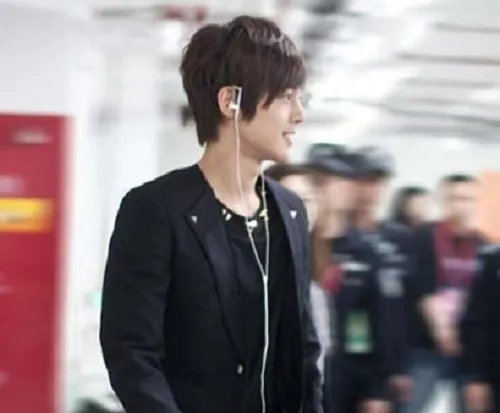 金贤重亚运会照片曝光  帅气面孔成为万千少女焦点