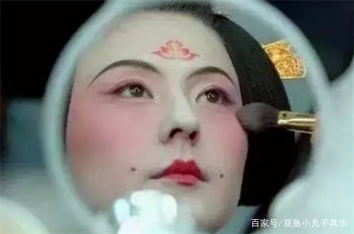 16岁女孩花400万整容200多次,结果整成啥样了?