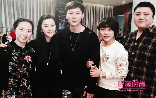 范冰冰家族照曝光:个个相貌出众最美竟是她(图)