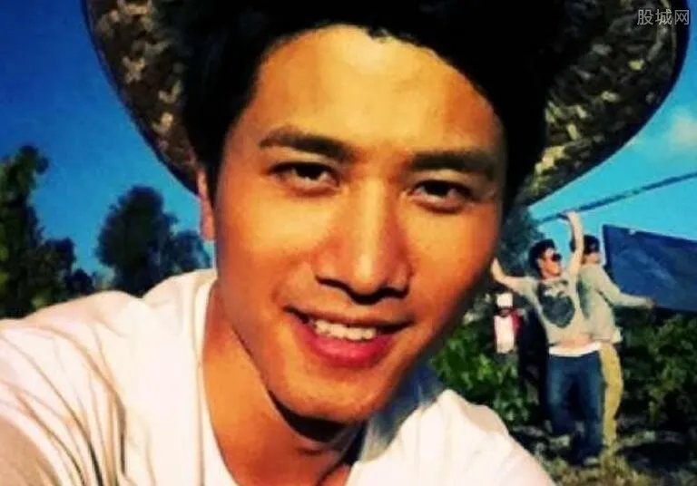 彭冠英的真正女友究竟是谁 揭秘彭冠英个人资料