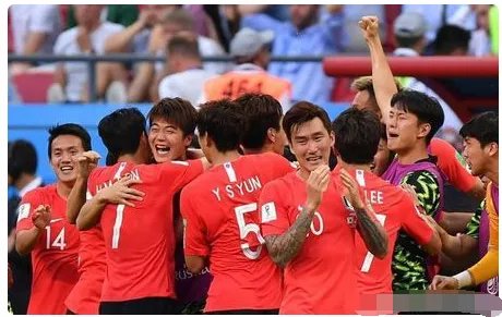 厄齐尔为何与球迷发生冲突？