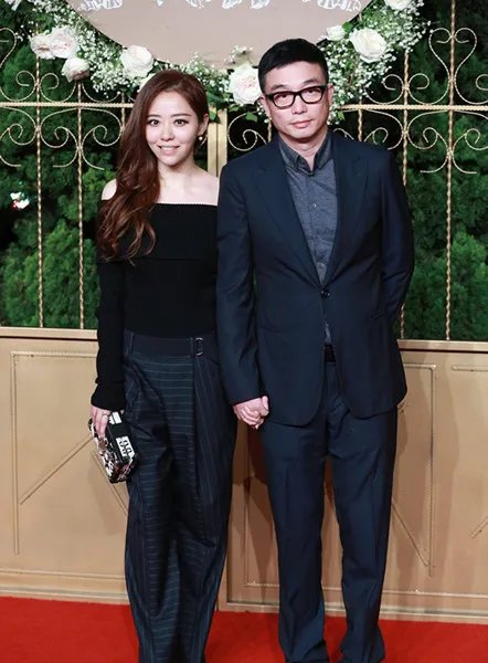 少城时代ceo冯柯长达6年婚姻曝光 张靓颖是小三上位?