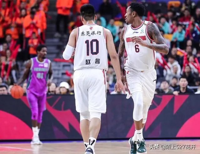 易建联29分7篮板率广东大胜山东豪取12连胜,本赛季广东连冠是不是板上钉钉了?