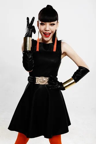 中国好声音吴莫愁全球最美 另类装扮成为各大杂志追捧的对象