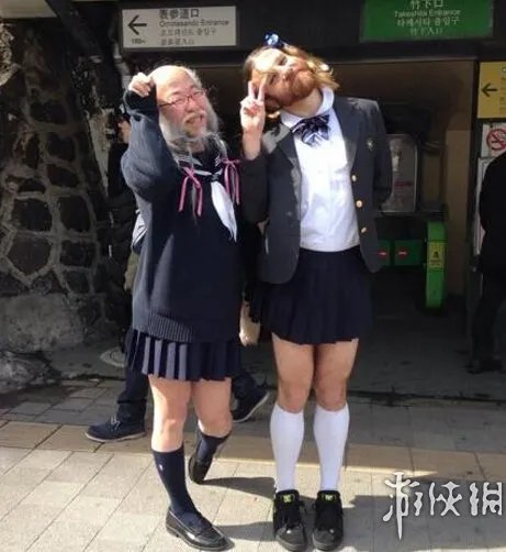 美哭,大叔扮美少女走红 网友:放开那两个超萌美少女