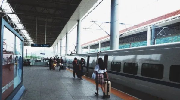 携女友逃票40次是什么情况 男子是如何带着女友逃票成功的