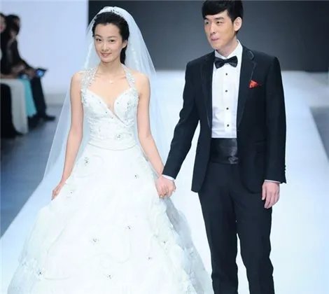 徐翠翠老公刘欢照片帅气迷人 疑似结婚深夜大秀恩爱!