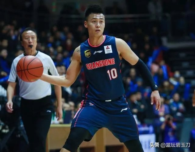 易建联29分7篮板率广东大胜山东豪取12连胜,本赛季广东连冠是不是板上钉钉了?