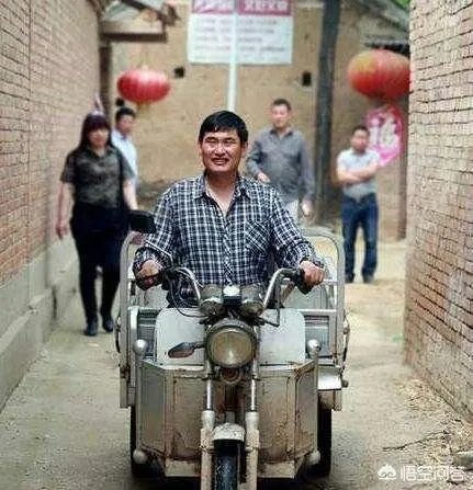 同是《星光大道》的草根明星,大衣哥活跃依旧,阿宝为何没什么消息了?