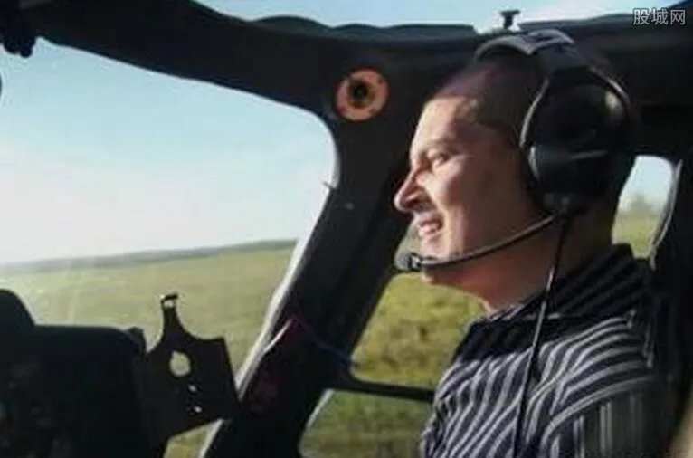 父亲开直升机帮儿拔牙 网友纷纷认为太疯狂