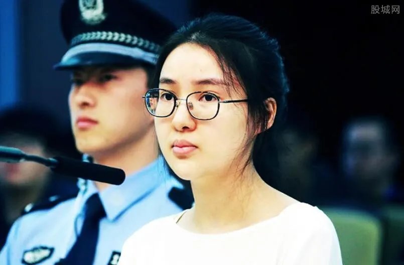 郭美美与郎咸平的关系 郎咸平为什么要帮郭美美说话