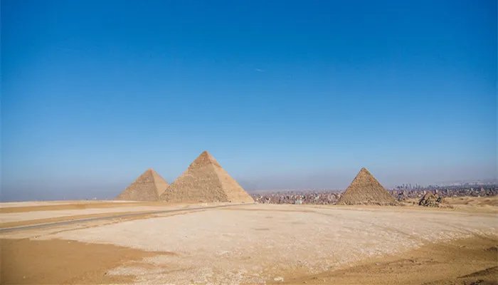 金字塔位于尼罗河的 金字塔位于尼罗河的哪个方位