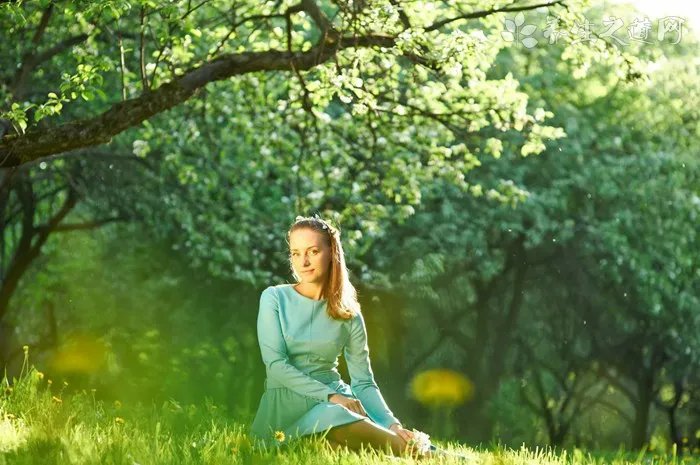 乐嘉微博晒夺目肌肉照