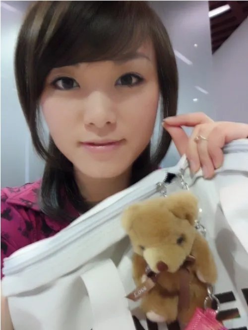 G1联赛线下决赛美女主持安蕾尔生活照