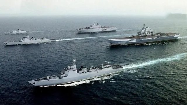 什么是浮岛式航母？