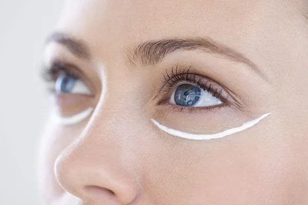 如何正确使用眼霜 你的眼霜用对了吗