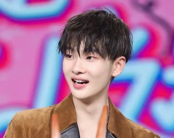 周震南回应R1SE新歌争议表示没问题，好说话就被欺负？