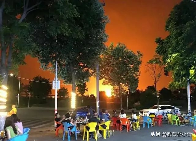 四川广汉鞭炮厂突发爆炸,现场生成巨大的蘑菇云,到底怎么回事?