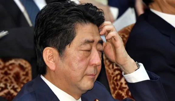 日本民众抗议安倍了吗？