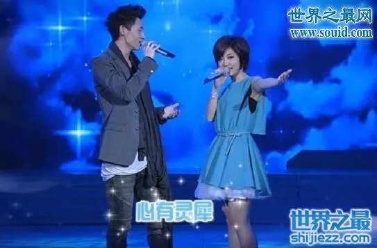 洪辰和魏晨的结婚照曝光,帮帮唱擦出默契火化