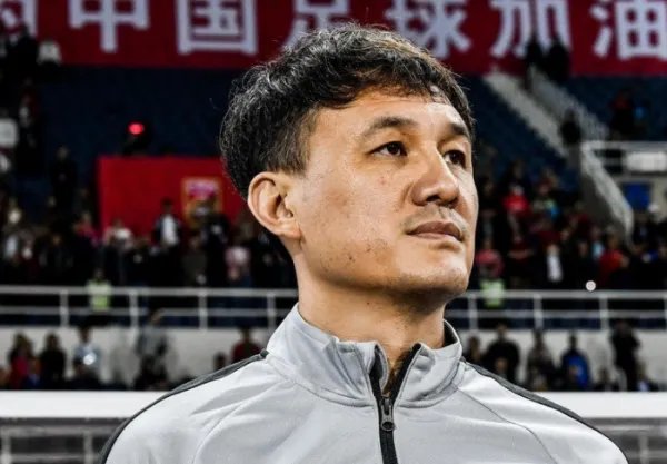 李霄鹏不再担任山东鲁能主教练,由谁接任?