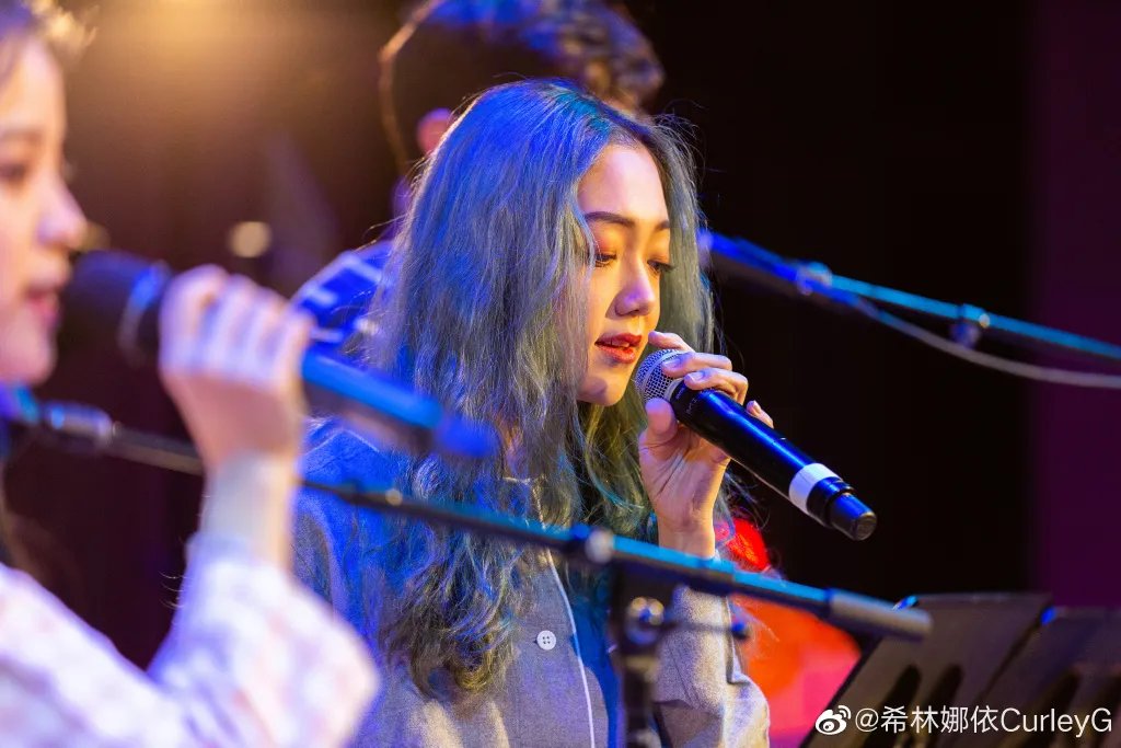 希林娜依高为什么说自己是北京人 她今年多大了