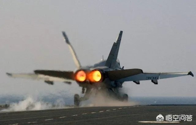 歼15起飞时后面竖起的挡板作用是什么？有何特殊要求？