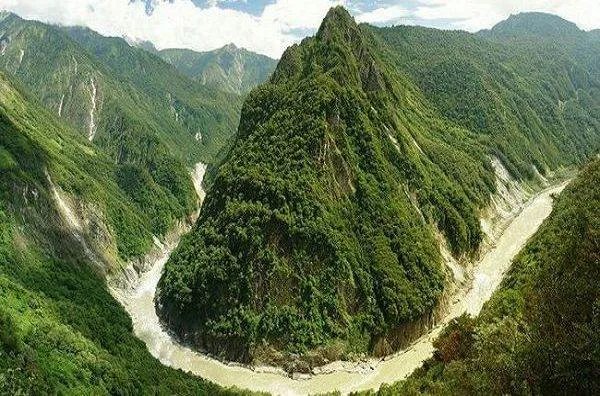 雅鲁藏布大峡谷资料,越少字越好,简介