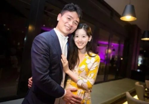 22岁奶茶妹怀孕照曝光 身怀六甲依旧清纯无敌