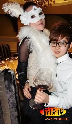 深圳16岁顶级富二代：女友无数 玩三国杀爱COS