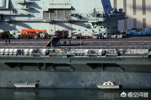 歼15起飞时后面竖起的挡板作用是什么？有何特殊要求？