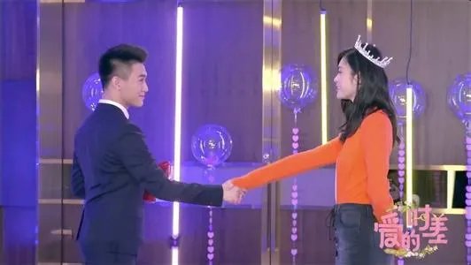 何猷君身高有180吗 何猷君真实身高只有165么比奚梦瑶矮一大截