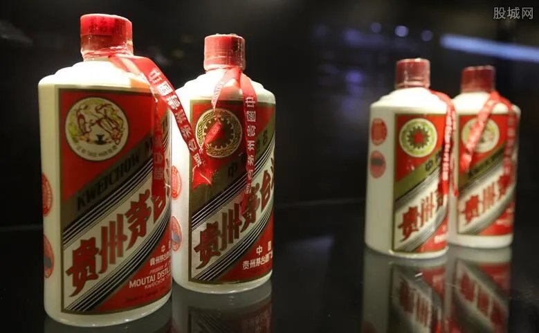 茅台股价突破1800元 白酒股普遍拉升走强
