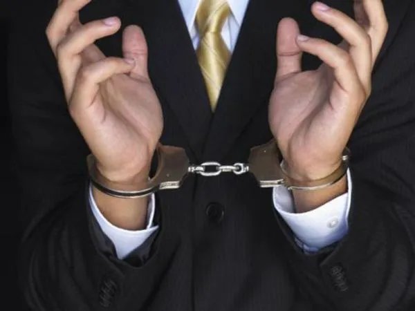 男子冒充大校招摇撞骗17年，该男子的真实身份是什么？