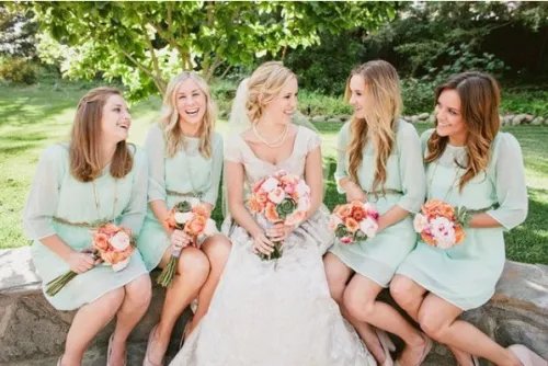 当伴娘穿什么衣服比较合适 伴娘可以穿平常衣服去么