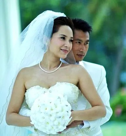 郭羡妮老公真的很穷吗 其丈夫朱少杰资料照片背景曝光